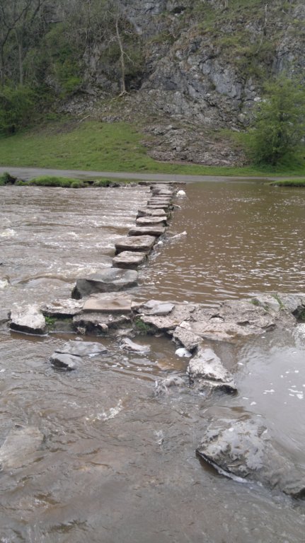 dovedale3.jpg